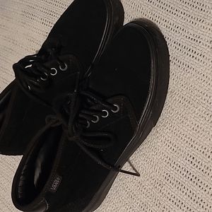 🖤BLACK VANS🖤 women's 7.5/men's 6, suede, mid rise